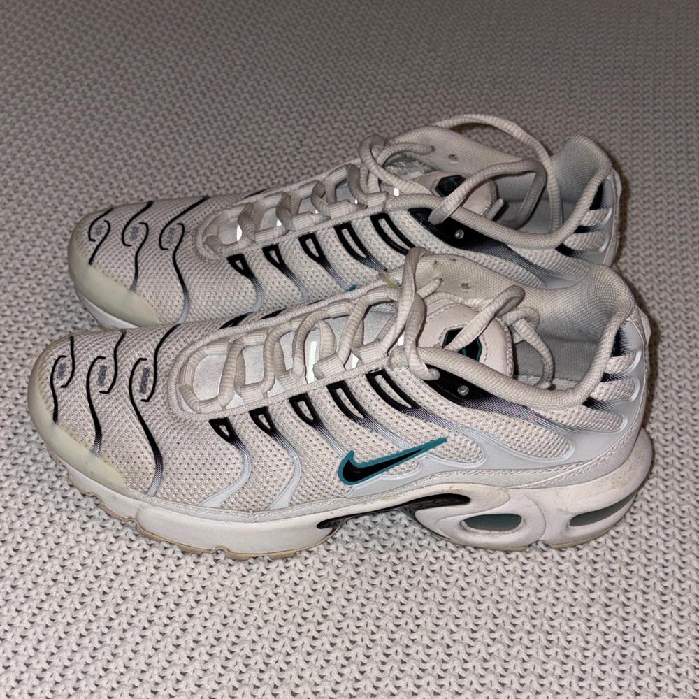 Nike White and Black Air Max Sneakers